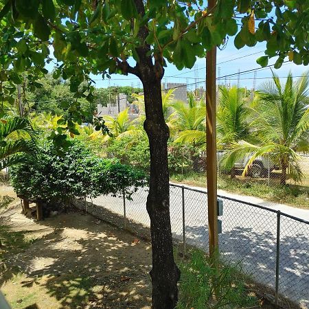 Single-Family Home With Gated Tropical Yard West End Exterior foto